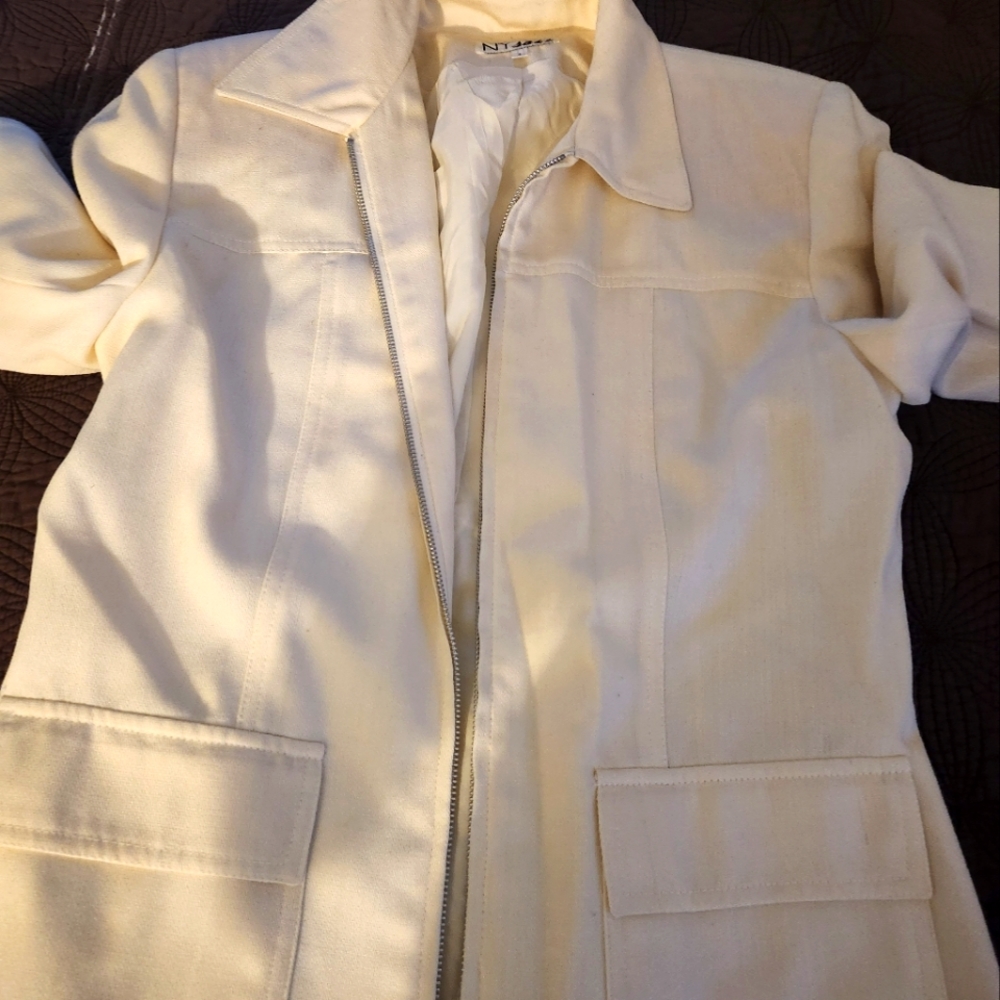 Pants suit